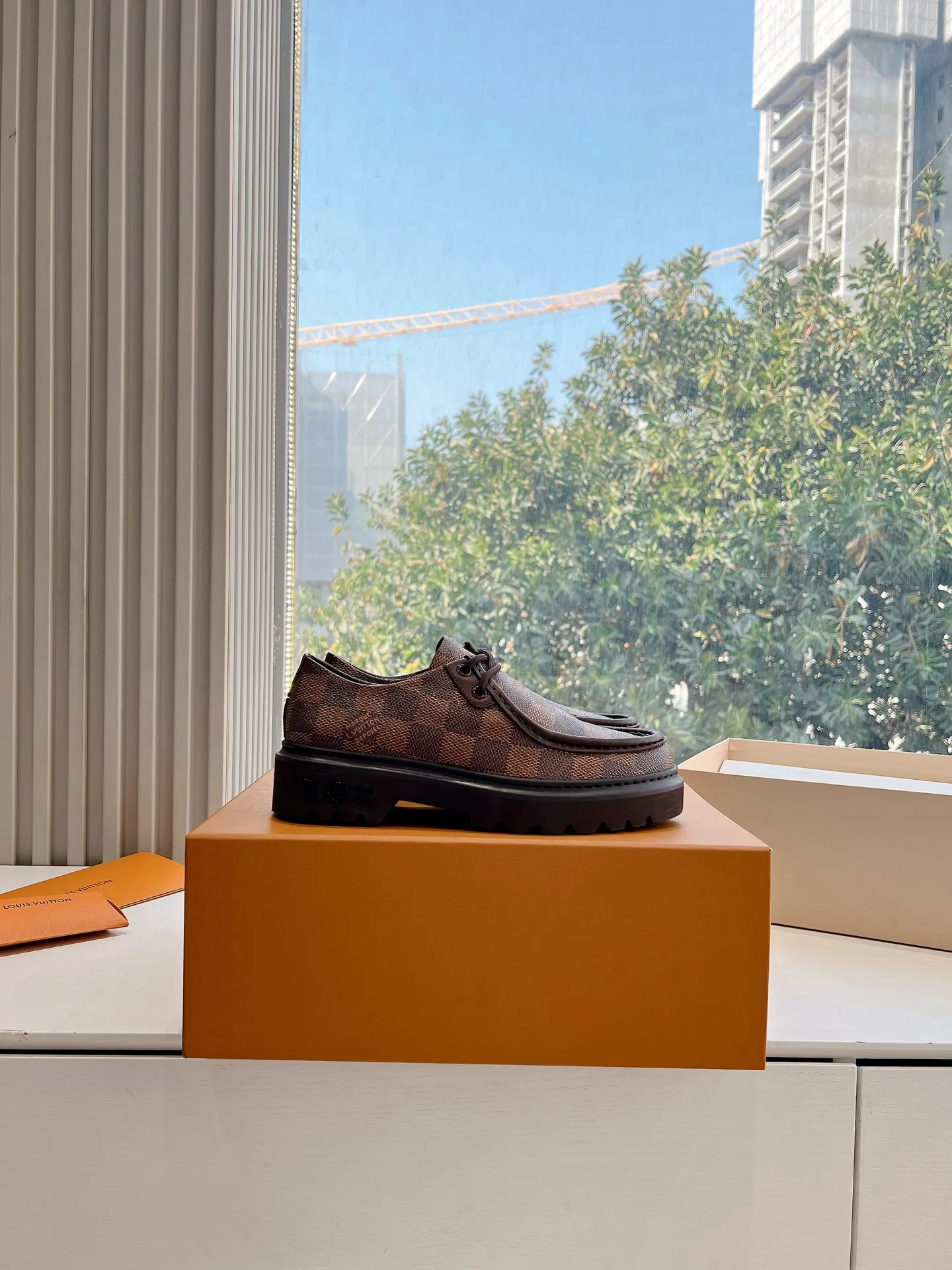 👟👟Ex-factory price 720👟👟 What you see is what you get G199 top version Louis Vuitto Louis Vuitton LV donkey brand L Carrefour shoes Archlight classic Skate sports and leisure thick-soled shoes Your LV outfit is shared today Louis Vuitton Presbyopic thick-soled loafers Original purchase and development Production Original purchase and development Production This LV Archlight sneaker is from Cut from cow leather in a playful shape. Double laces embellished with Louis Vuitton logo beading. The wide tongue and wavy outsole establish recognition, both are decorated with the LV Circle logo ▪️Fabric: Original imported original material ▪️Inner lining: Original customized lining ▪️Sole: Original molded genuine ▪️Size: Women's 35-45 (please note male and female when ordering at 39.40, 45 is not refundable or exchangeable for customization)